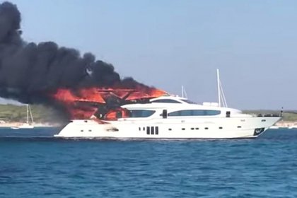 Депутат «выписал» Си Си Кетч на юбилей жены - «В мире - видео»