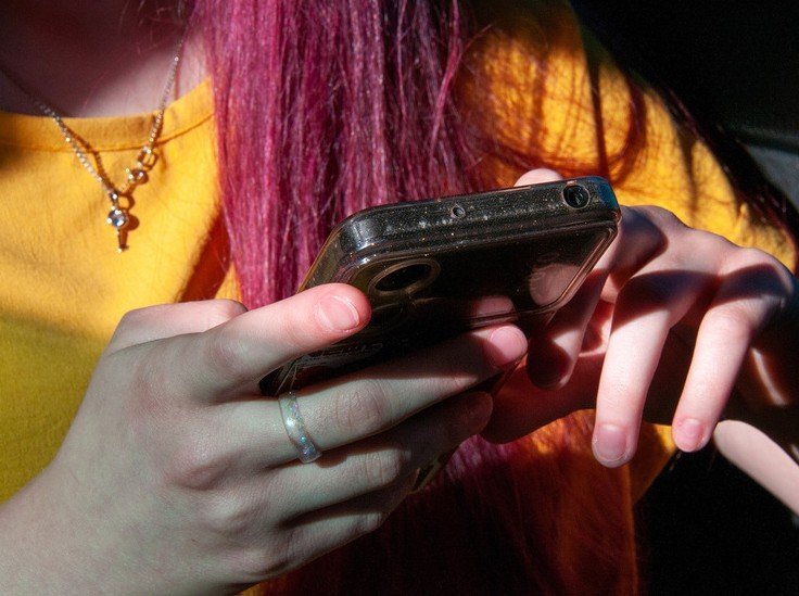 Ученые рассказали, как уберечь подростков от негатива соцсетей - «СМИ»