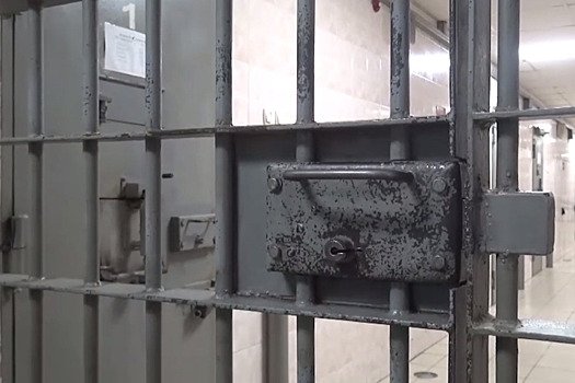 Отец год насиловал дочерей 7 и 8 лет на глазах у 10-летнего сына - «Происшествия»