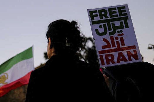 Трамп выразил надежду на смену режима и призвал иранцев брать власть в свои руки - «В мире»